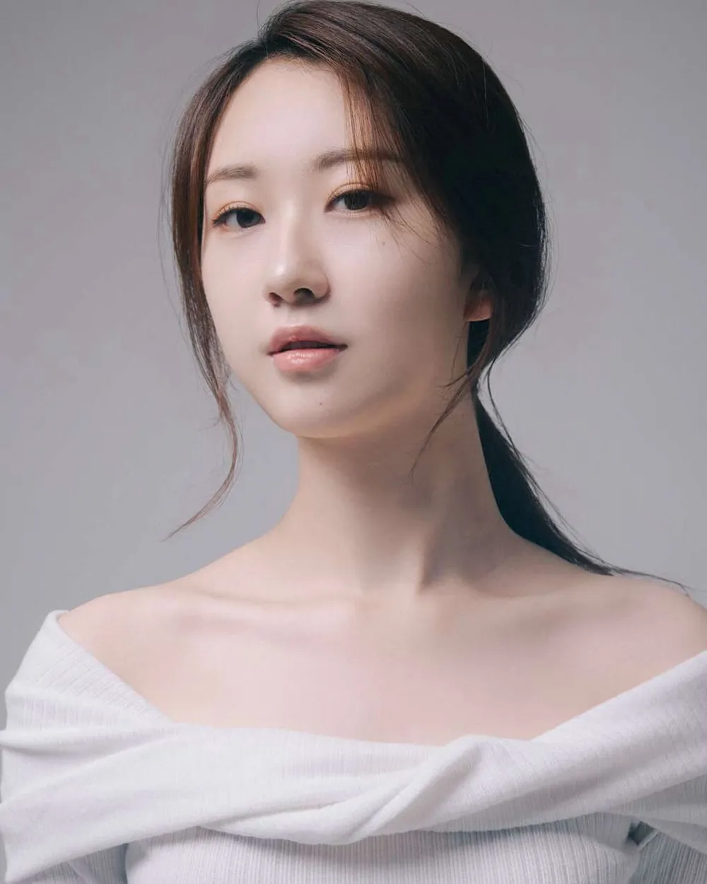 트로트 가수인 전유진의 대표 이미지