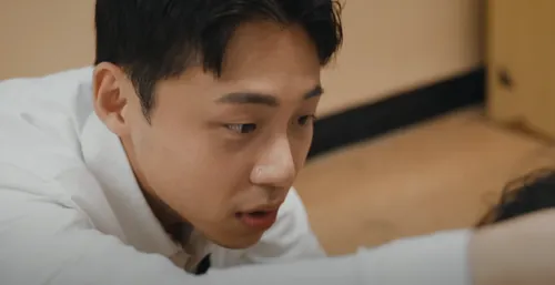 배달원인 채수빈의 대표 이미지