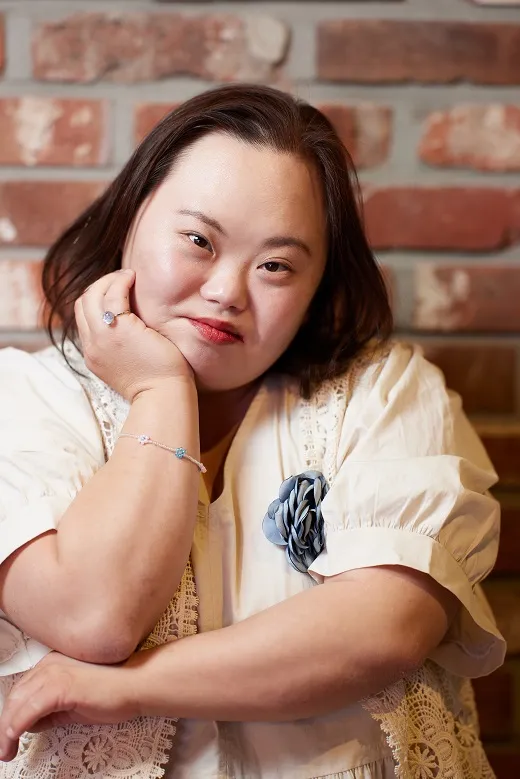 작가, 미술가, 배우인 정은혜의 대표 이미지