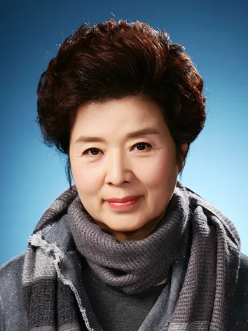 배우인 윤미라의 대표 이미지