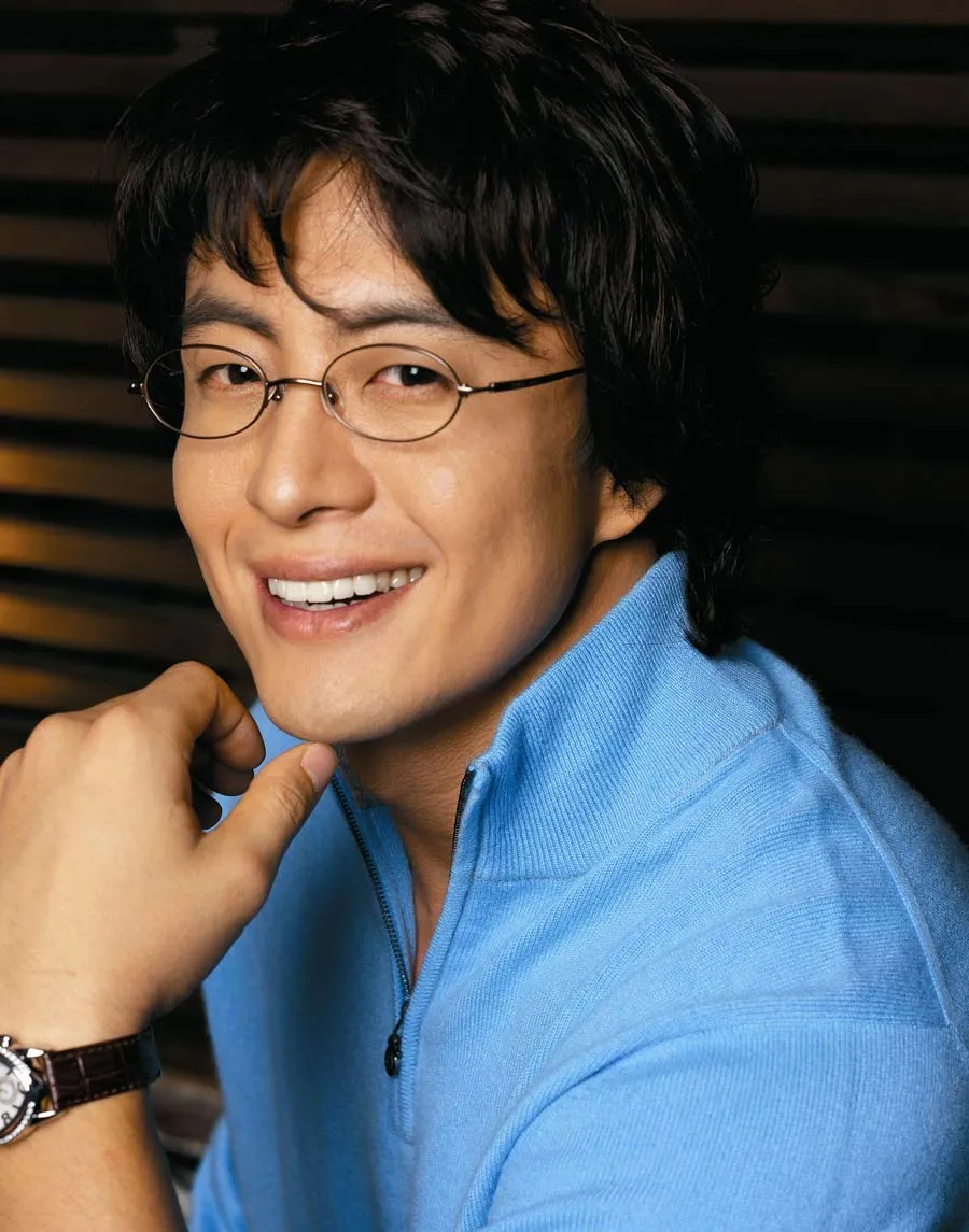기업인, 작가, 전업투자자, 배우인 배용준의 대표 이미지