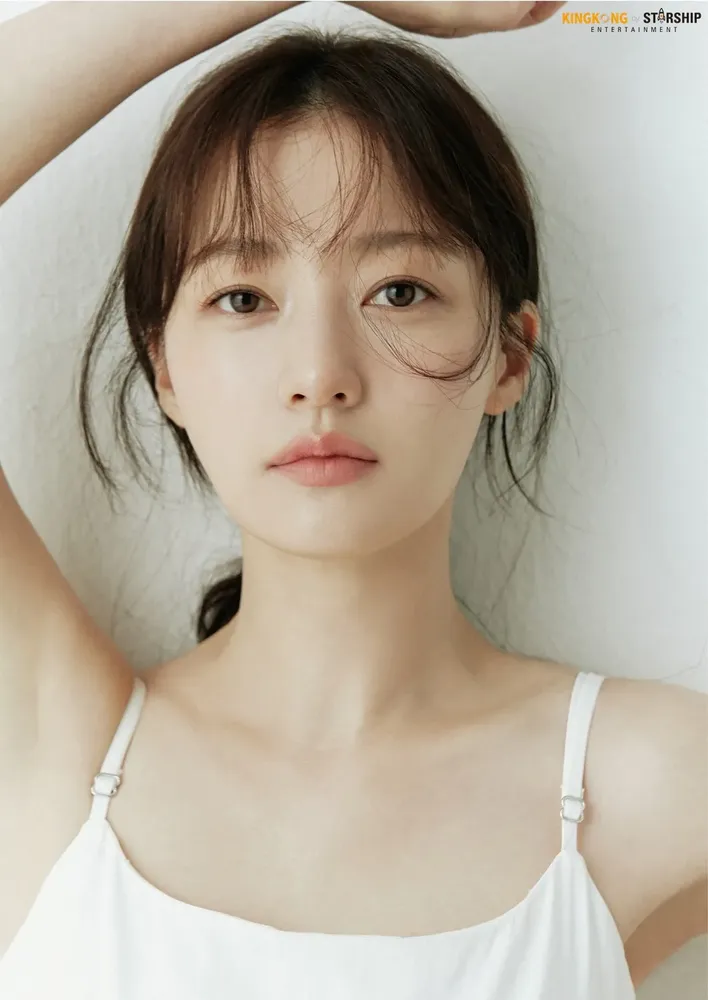 영화배우, 탤런트인 송하윤의 대표 이미지