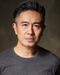 배우인 애드리언 팡의 대표 이미지