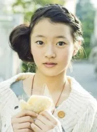 영화배우인 요시나가 아유리의 대표 이미지