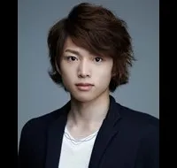 영화배우인 시라스 진의 대표 이미지