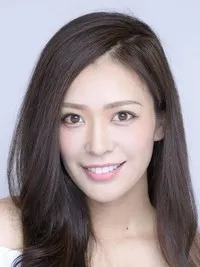 영화배우인 히라츠카 치아키의 대표 이미지