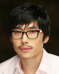 영화배우인 손현우의 대표 이미지