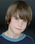 영화배우인 리암 제임스의 대표 이미지